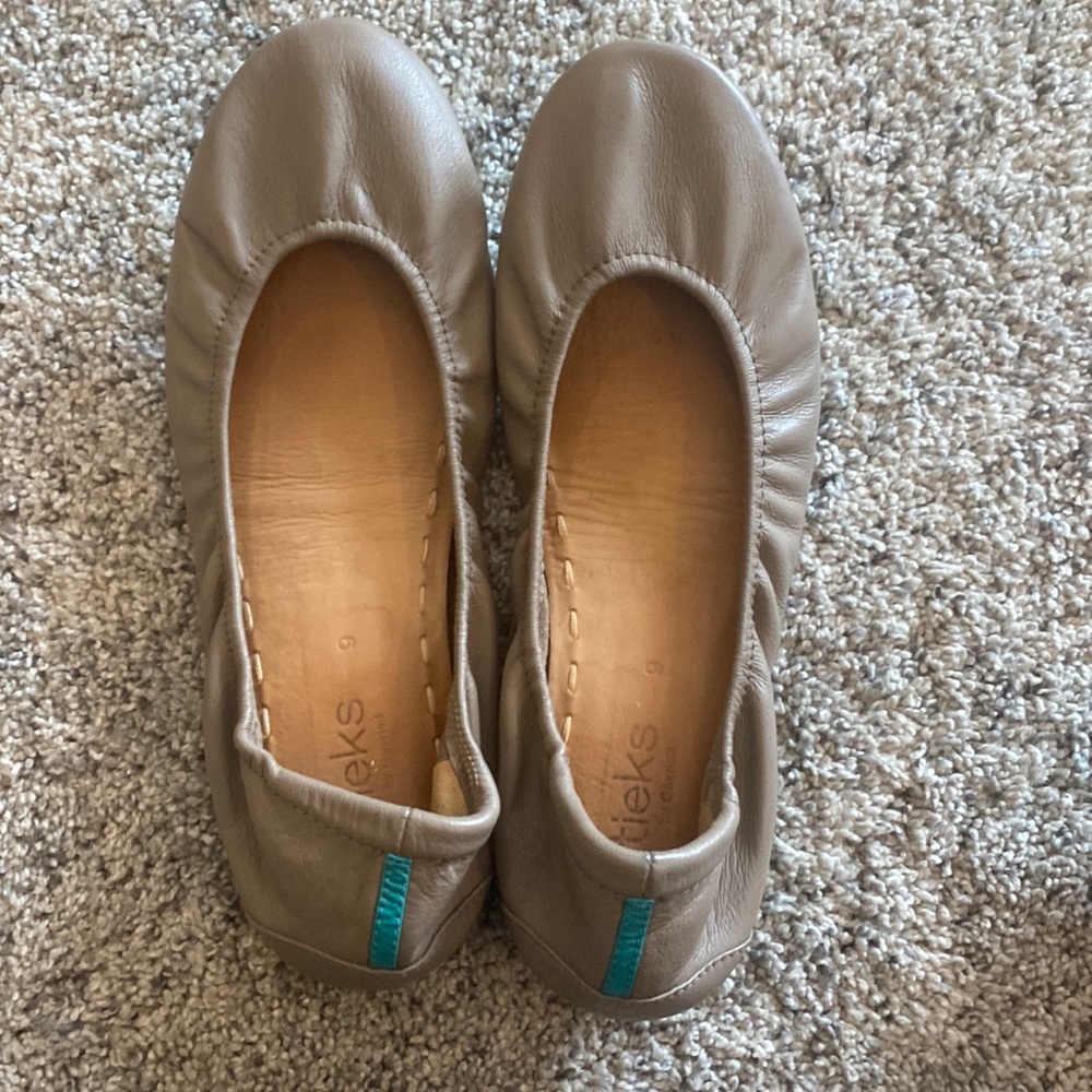Size 9 Tiekes good condition